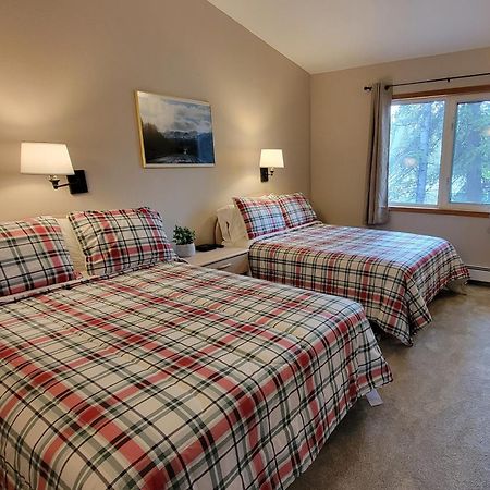 The Golden Bear Motel Ток Екстериор снимка