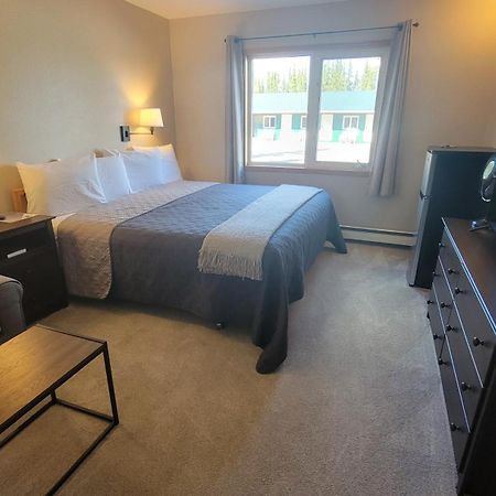 The Golden Bear Motel Ток Екстериор снимка