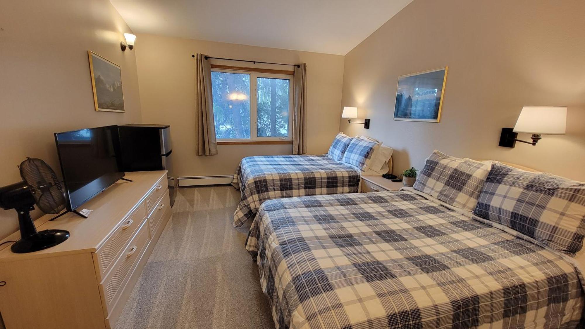 The Golden Bear Motel Ток Екстериор снимка