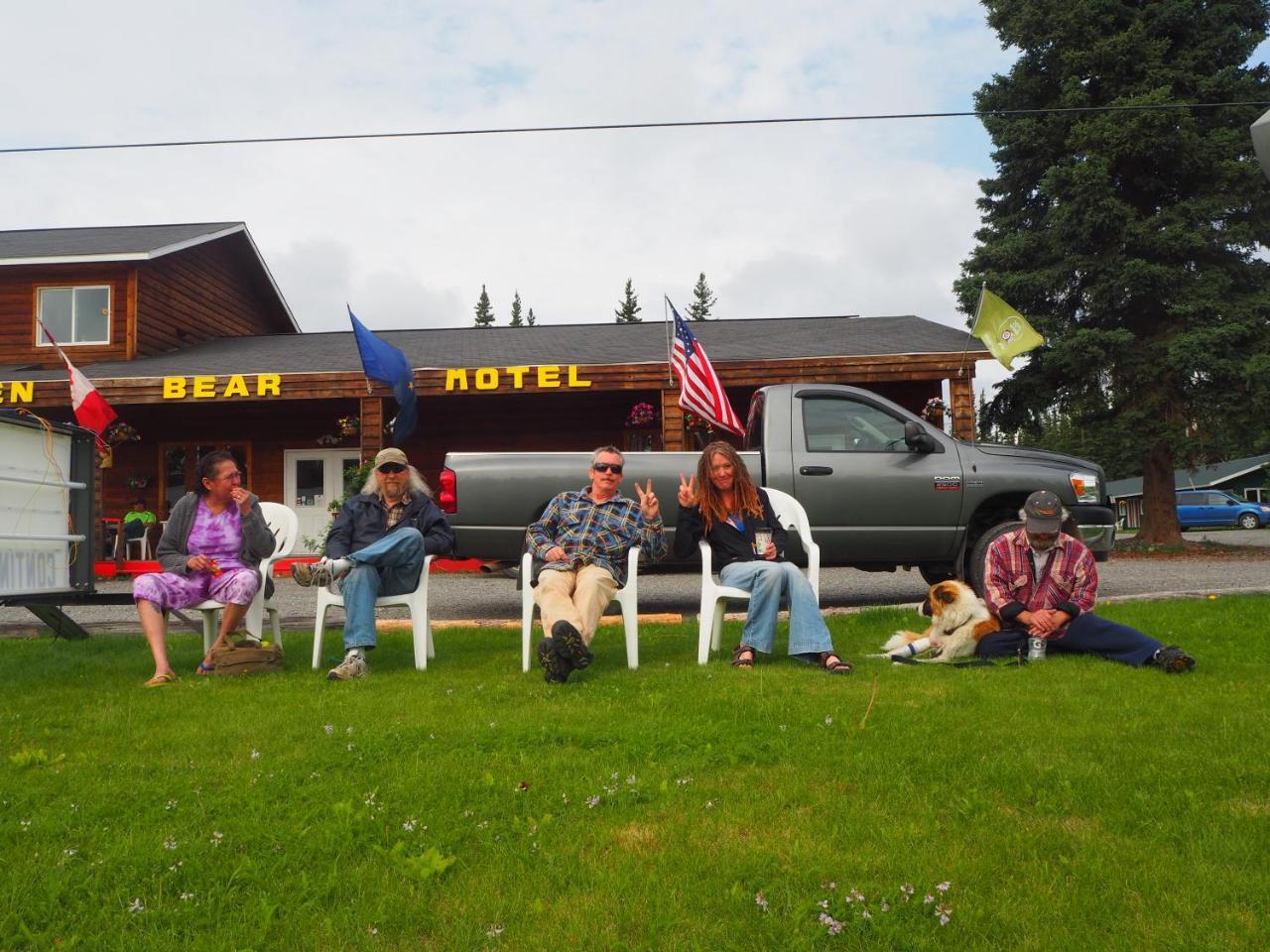 The Golden Bear Motel Ток Екстериор снимка
