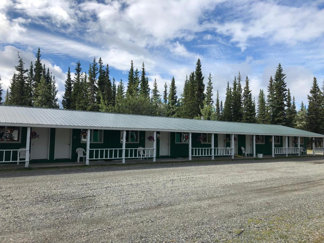 The Golden Bear Motel Ток Екстериор снимка
