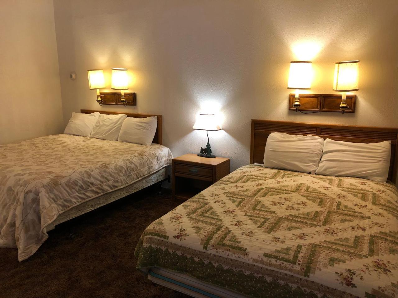 The Golden Bear Motel Ток Екстериор снимка